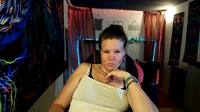 CallMeMaria Adlı Modelin Canlı Sohbet Odası