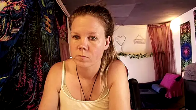 CallMeMaria webcam show