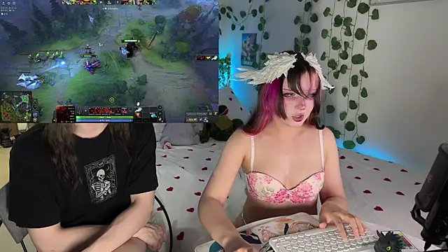 חדר צ'אט בשידור חי של h3ntai_baby