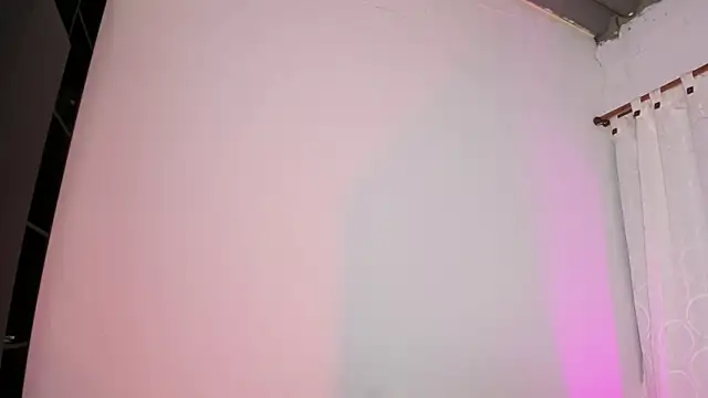 adara_evanssのライブチャットルーム