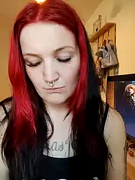 CurvyHornyTiffy – live chatrum