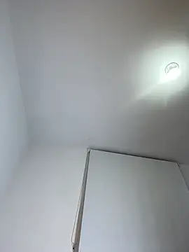 Ivelleee_'s Live Chat Room