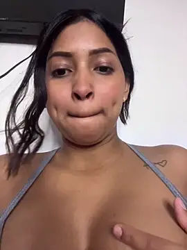 Milanyvero_ Live Chatraum