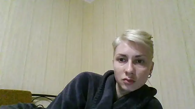 SunnyGirl-'s Live Chat Room