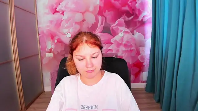 AngelinaLow's Live Chat Room