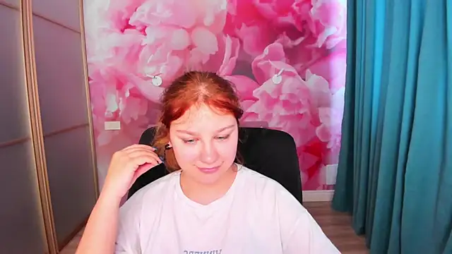 AngelinaLow Adlı Modelin Canlı Sohbet Odası