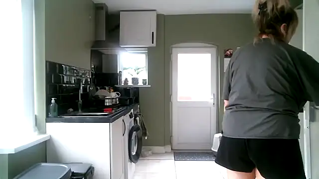 MissHoneyPenny élő chatszobája