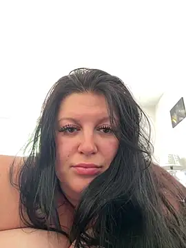 Curvybrunette1998 élő chatszobája