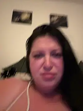 Živá chatovací místnost Curvybrunette1998