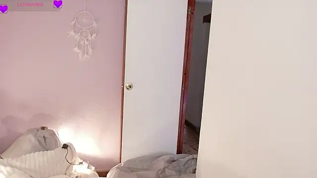 Rebbecawhite_ASMR's Live Chat Room