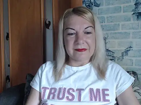 Lillia_Ray Adlı Modelin Canlı Sohbet Odası