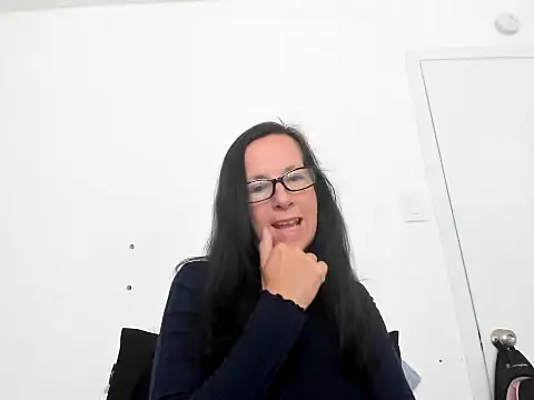 Živá chatovací místnost SubmissivePeachGoddess