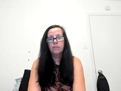Živá chatovací místnost SubmissivePeachGoddess