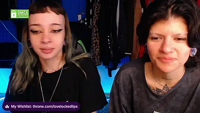 lovelockedlips' Live Chat Room