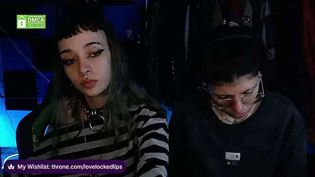 lovelockedlips' Live Chat Room