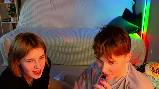 Živá chatovací místnost two_gerls_here