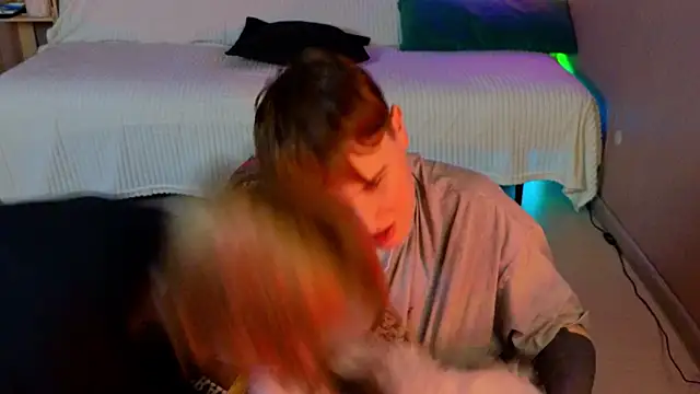 Chat soba uživo modela two_gerls_here