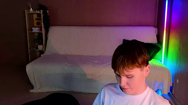 חדר צ'אט בשידור חי של two_gerls_here