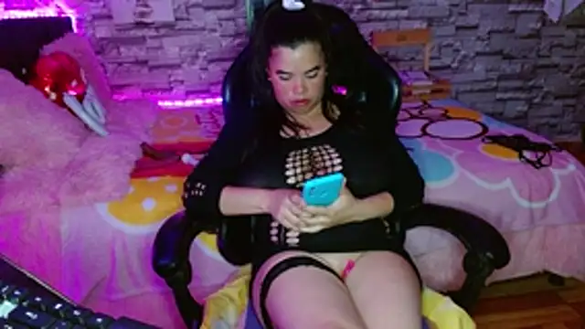 jhulia_hill – live chatrum