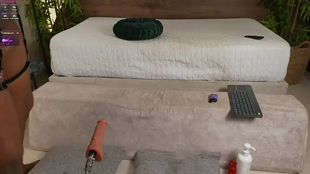 mia_lacy_ élő chatszobája