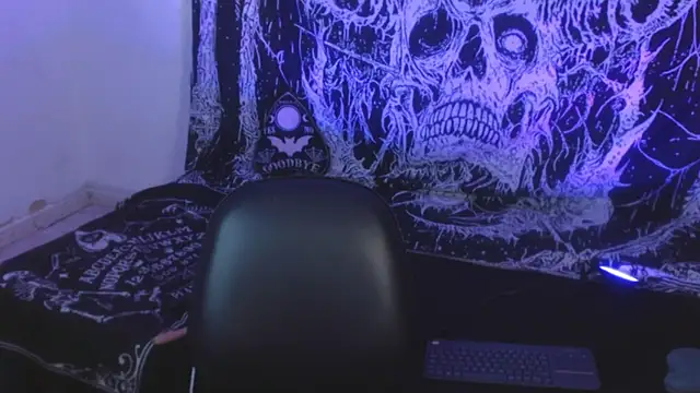 mikaskullcs – Naživo chatovacia miestnosť