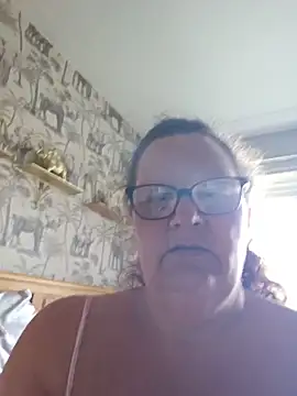 MissQueenBeex's Live Chat Room