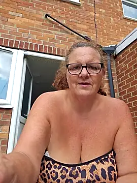 MissQueenBeex's Live Sex Cam Show