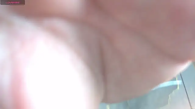 חדר צ'אט בשידור חי של nei_girl
