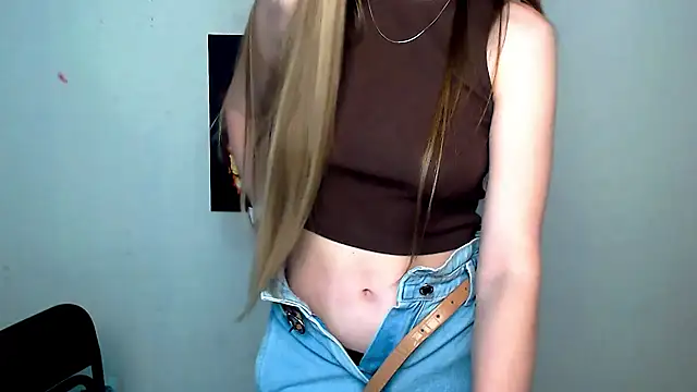 Doll_Angelina Adlı Modelin Canlı Sohbet Odası