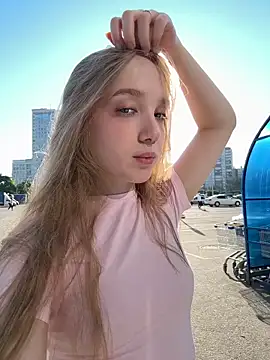 bambi_lu Adlı Modelin Canlı Seks Kamerası Şovu