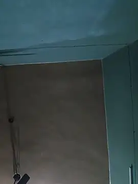 חדר צ'אט בשידור חי של Eshwari_Chopra