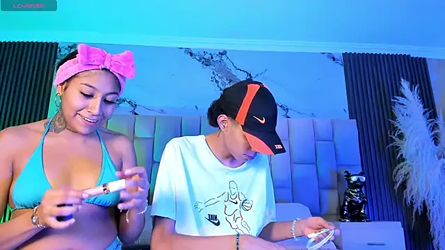 חדר צ'אט בשידור חי של candyandmarilyn