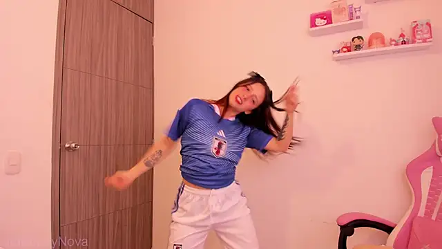 חדר צ'אט בשידור חי של ImBunnyNova