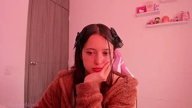 ImBunnyNova Adlı Modelin Canlı Sohbet Odası