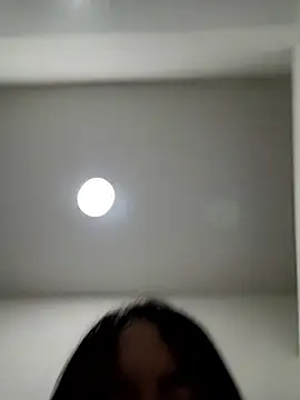 חדר צ'אט בשידור חי של Yuli_x97