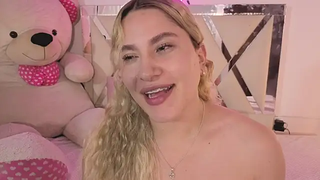Sala de chat en directo de saaya_tay
