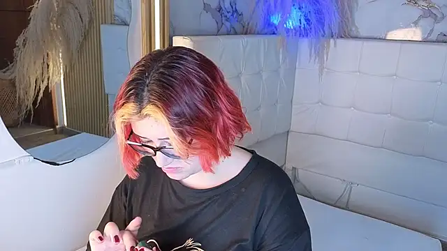 חדר צ'אט בשידור חי של Cerecitaa02_