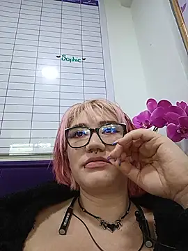 Sala de chat en directo de Cerecitaa02_