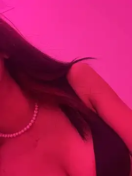 غرفة دردشة QueenLujaine المباشرة