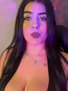 Pokój czatu na żywo – Kariina__69
