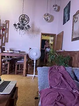 Živá chatovací místnost LucyLingerie78