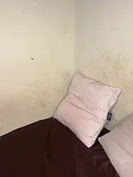 Živá chatovací místnost Queenttmllqii