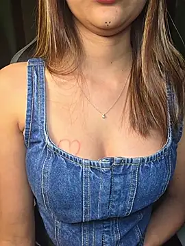 Amelia4U Adlı Modelin Canlı Sohbet Odası