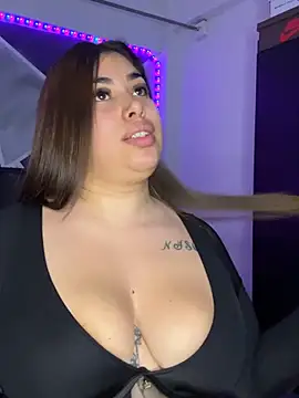 jazminslut Adlı Modelin Canlı Sohbet Odası