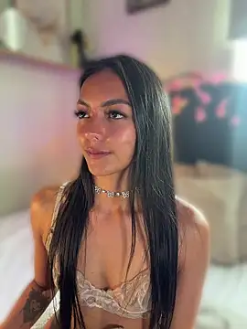 isabella-rouse Adlı Modelin Canlı Sohbet Odası