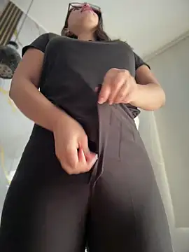 חדר צ'אט בשידור חי של sara_calderon