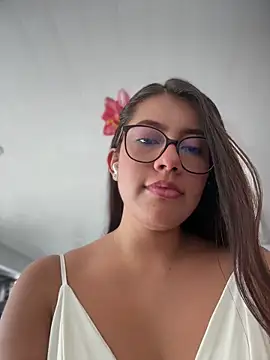 חדר צ'אט בשידור חי של sara_calderon