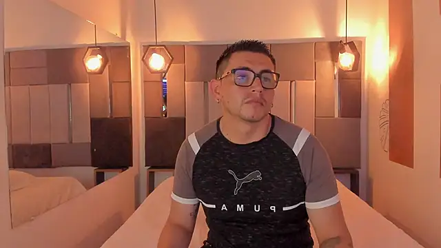 FreyrStone Adlı Modelin Canlı Sohbet Odası