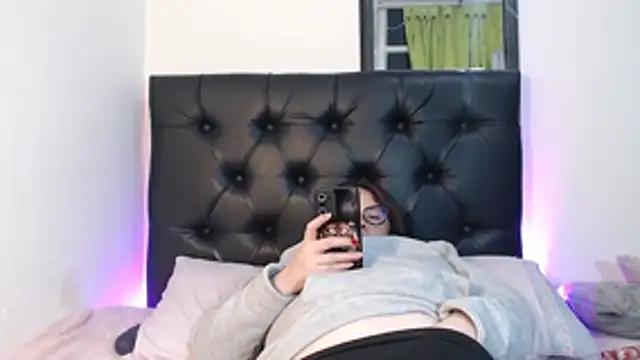 KrystalAdams 실시간 채팅방