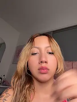 Rebe_ Adlı Modelin Canlı Sohbet Odası